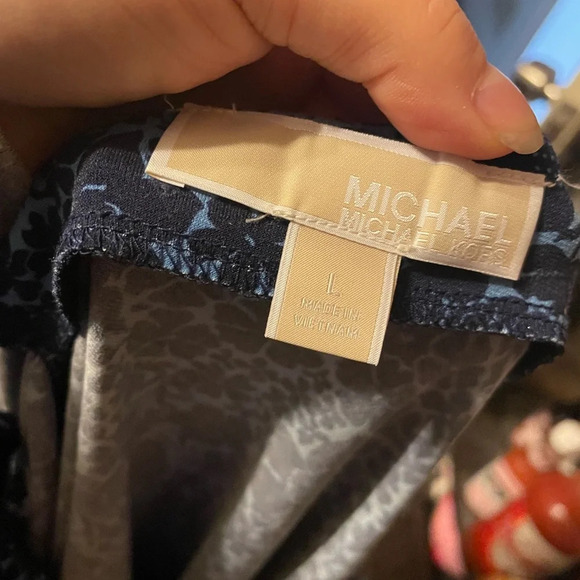 MICHAEL KORS FLORAL CHAIN SLEEVE COLD SHOULDER BLOUSE - Picture 3 of 4